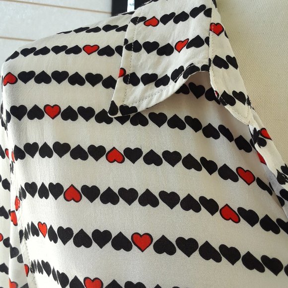 Jane and Delancey Roll Tab Sleeve Heart Print Top - Picture 11 of 16